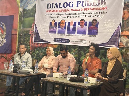 Relawan Kesehatan Kaharuddin Abbad saat menjadi narasumber pada dialog publik yang digelar Gakada Pulau Lombok, Senin 3 Agustus 2026 di Mataram. (Iba)