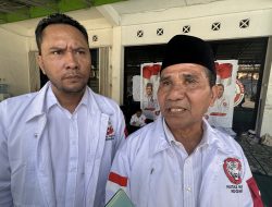 Ketua dan Sekretaris Partai Rakyat Indonesia (PRI) Haji Muhammad dan Diegas B Pradhana serta jajaran penguru DPC Kabupaten/ Kota di Pulau Lombok saat merayakan Dirgahayu Pertama di Kota Mataram. (Iba)