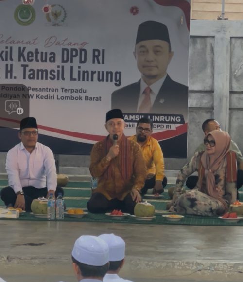 Wakil Ketua DPD RI Tamsil Linrung saat memberikan tausyiah ke pondok pesantren Al-Hamidiyah NW Kediri Lombok Barat, Selasa 18 Agustus 2026. (Iba)
