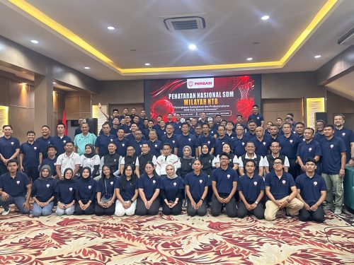 Ketua PERBASI NTB Mohammad Solahuddin bersama para peserta penataran Nasional SDM PERBASI Wilayah NTB, Kamis 27 Agustus 2026 di Hotel Golden Palace