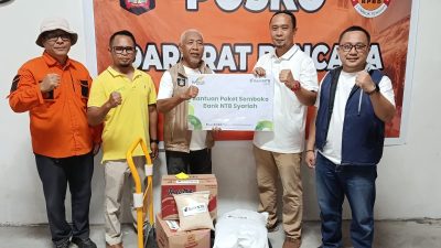 Bank NTB Syariah bergerak cepat membantu masyarakat terdampak kebakaran di kawasan cagar budaya Desa Adat Sade, Dusun Sade, Desa Rembitan, Kecamatan Pujut, Kabupaten Lombok Tengah. (Iba)