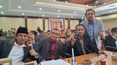 Empat anggota Fraksi PDI Perjuangan DPRD NTB saat mengikuti rapat paripurna. (Iba)