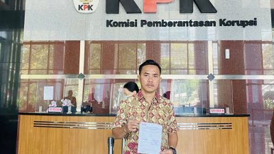 Koordinator GERAK, Rahimun, mengadukan Gubernur NTB Lalu Muhamad Iqbal ke KPK. (Iba)