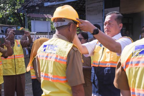 Gubernur NTB Lalu Muhamad Iqbal meluncurkan TRC. (Iba)