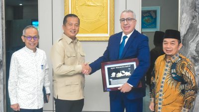 Pemerintah Provinsi Nusa Tenggara Barat (NTB) terus memperkuat diplomasi investasi dengan membuka peluang kerja sama strategis bersama Kerajaan Maroko di berbagai sektor unggulan. Langkah tersebut ditandai dengan pemaparan potensi investasi daerah yang dipimpin langsung Gubernur NTB, Dr. H. Lalu Muhamad Iqbal, di Ruang Kerja Gubernur, Jumat (17/7). (Iba)