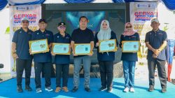 Pengumuman hasil undian hadiah emas bagi wajib pajak kendaraan bermotor di Teras Udayana, Mataram, Ahad (19/7), menjadi penanda perubahan kebijakan Pemerintah Provinsi Nusa Tenggara Barat (NTB) dalam membangun kepatuhan pajak. (Iba)