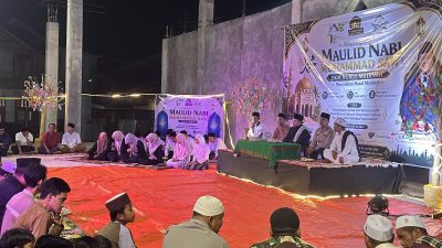 Suasana Maulid Nasi Muhammad SAW di Masjid Nurul Madinah Perumahan Royal Madinah Desa Kuranji Dalang Labuapi Lombok Barat. (Iba)