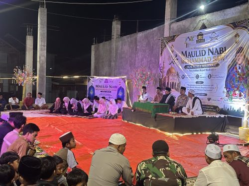 Suasana Maulid Nasi Muhammad SAW di Masjid Nurul Madinah Perumahan Royal Madinah Desa Kuranji Dalang Labuapi Lombok Barat. (Iba)