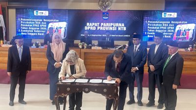 Gubernur Lalu Muhamad Iqbal dan Ketua DPRD NTB menandatangani pengesahan APBD Perubahan 2026, Jumat 4 September 2026 di ruang rapat utama kantor Gubernur NTB. (Iba)
