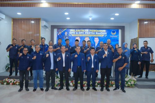 Pimpinan dan pengurus Partai Nasdem Kabupaten Bima usai dilantik, Senin 19 Oktober 2026 di Bima. (Iba)