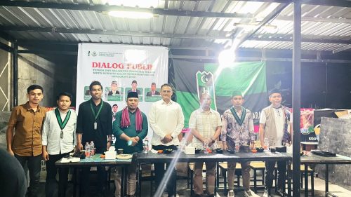 Ketua Umum HMI Cabang Mataram Ahmad Nasri, Kabid PTKP Muhammad Farhan dan sejumlah Narasumber pada dialog yang digelar Bidang PTKAP, Jumat 30 Oktober 2026. (Iba)