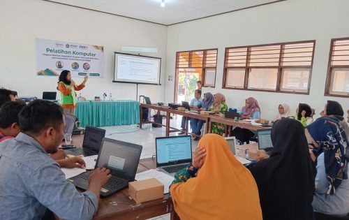 Dosen STKIP Harapan Bima menggelar kegiatan pengabdian kepada masyarakat berupa pelatihan pengembangan media pembelajaran interaktif bagi guru di SMP Negeri 1 Soromandi, Kabupaten Bima, Nusa Tenggara Barat (NTB). (Iba)