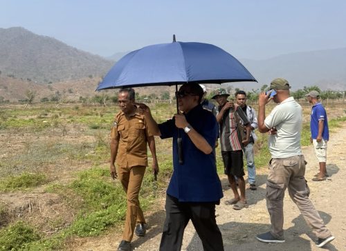 Anggota DPR RI Fraksi Partai NasDem dari Daerah Pemilihan (Dapil) Nusa Tenggara Barat (NTB) I, Mori Hanafi, saat meninjau hasil pembangunan Program Pengembangan Infrastruktur Sosial Ekonomi Wilayah (PISEW), Senin 19 Oktober 2026. (Iba)