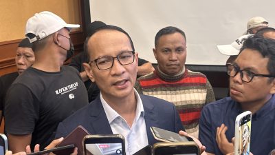 Wali Kota Mataram Mohan Roliskana menggelar konferensi pers usai ditetpakan sebagai pemenang. (Iba)