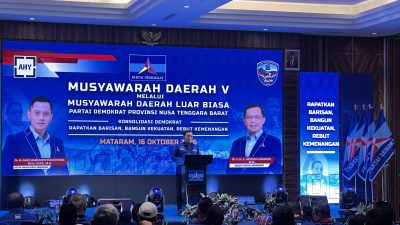Sekretaris Jenderal DPP Partai Demokrat Herman Khaeron saat membuka Musyawarah Daerah (Musda) V Partai Demokrat NTB melalui mekanisme Musyawarah Daerah Luar Biasa (Musdalub) di Hotel Lombok Astoria, Mataram, Jumat (16/10/2026).