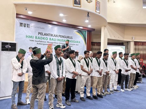 Pengurus HMI Badko Bali Nusra saat dilantik oleh Ketua Umum PB HMI Handy Muharam Nataprawira, Sabtu 17 Oktober 2026 di Mataram. (Iba)