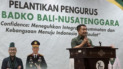 Anggota DPRD NTB Marga Harun yang juga alumni HMI saat memberikan sambutan pada pelantikan HMI Badko Bali Nusra. (Iba)