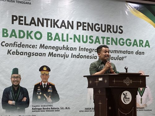 Anggota DPRD NTB Marga Harun yang juga alumni HMI saat memberikan sambutan pada pelantikan HMI Badko Bali Nusra. (Iba)