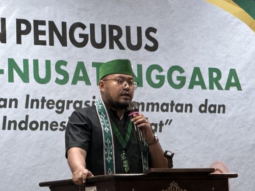Ketua Umum PB HMI MPO Handy Muharam Nataprawira saat memberikan sambutan pada pelantikan HMI Badko Bali Nusra, Sabtu 17 Oktober 2026 di Mataram. (Iba)