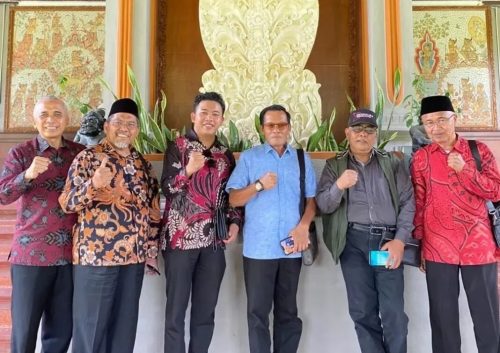 Pimpinan dan anggota Komisi V DPRD NTB saat berkunjung ke Bali. (Iba)